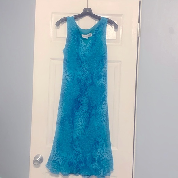 Dress - Picture 1 of 4